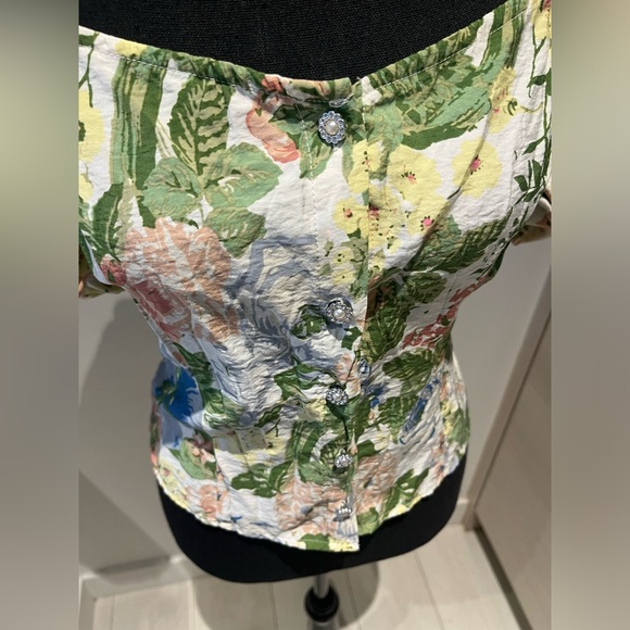 Size 6 Ruffled Sleeved Button Down Top - Picture 6 of 6